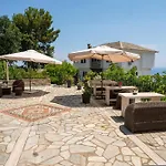Paradeisos Pelion 아파트