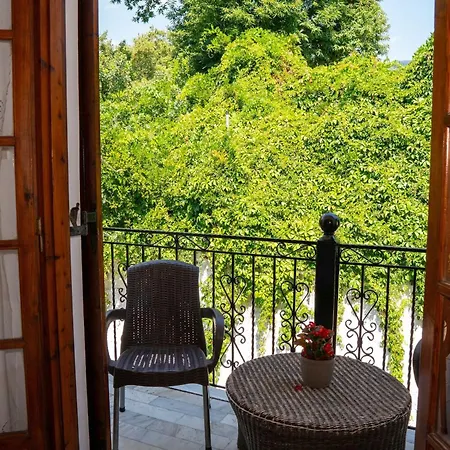 Paradeisos Pelion * Áyios Dhimítrios