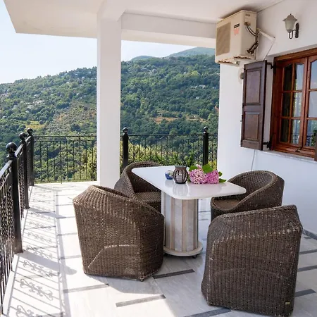 Apartment Paradeisos *