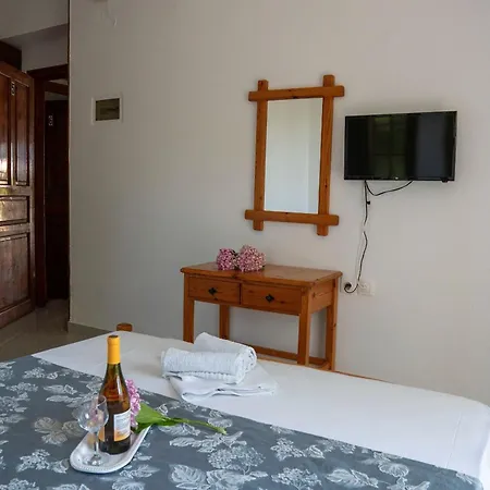 Apartment Paradeisos *