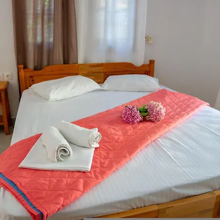 Apartment Paradeisos *