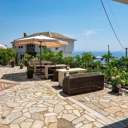 Apartment Paradeisos *