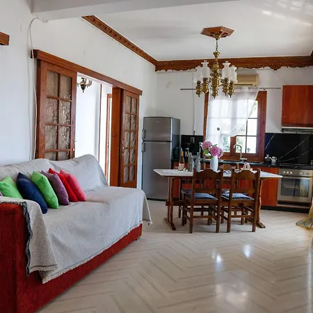 Apartment Paradeisos *